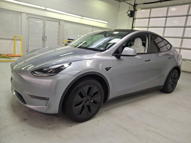 2024 Tesla Model Y Long Range photo 3