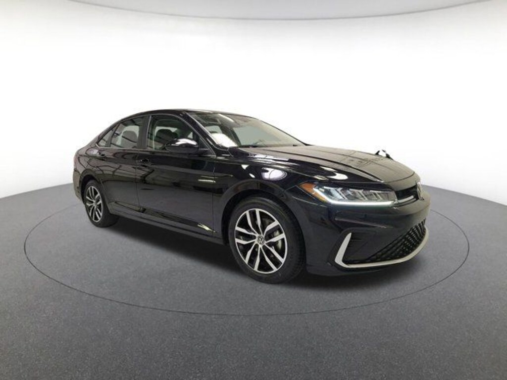 Used 2025 Volkswagen Jetta 1.5T SE Sedan