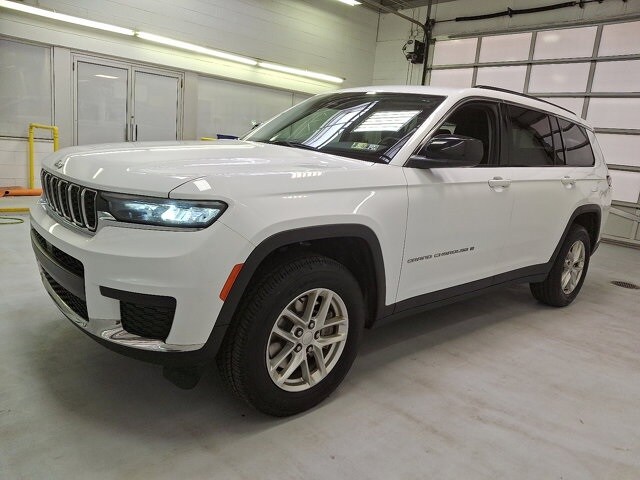 2021 Jeep Grand Cherokee Laredo photo 3