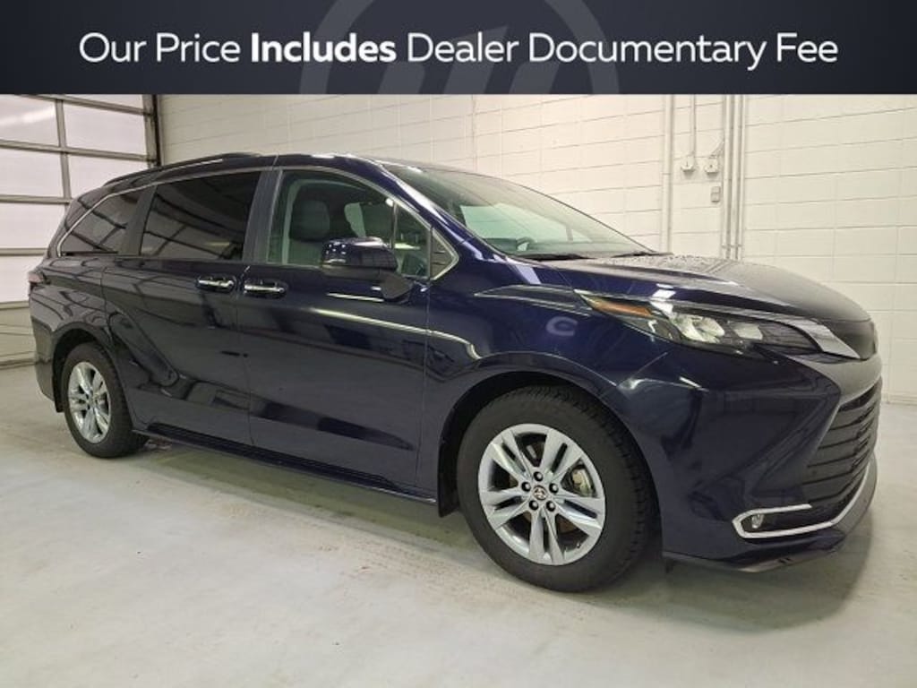 Used 2024 Toyota Sienna XLE Minivan/Van