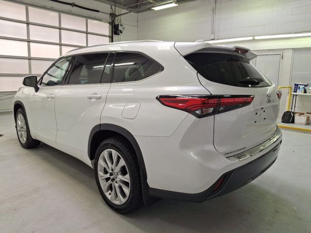 Used 2023 Toyota Highlander Limited SUV