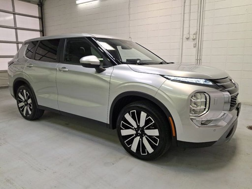 Used 2025 Mitsubishi Outlander SE SUV