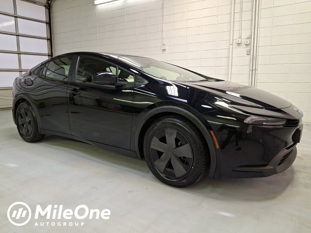 2024 Toyota Prius LE's photo