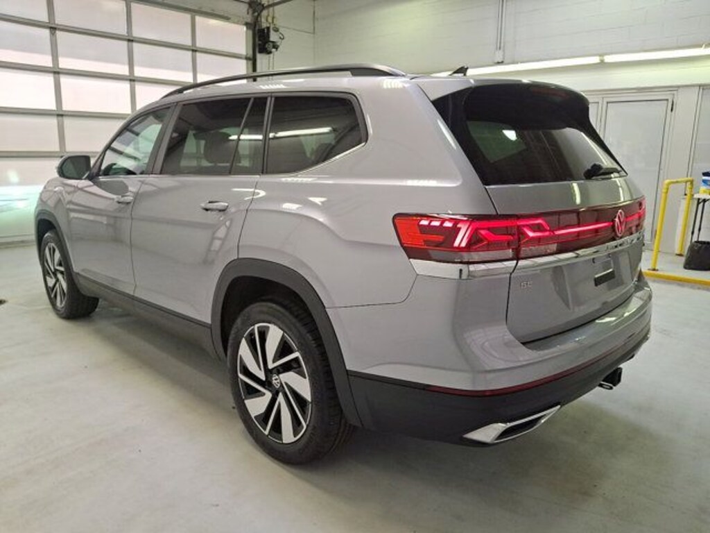 Used 2025 Volkswagen Atlas 2.0T SE w/Technology SUV