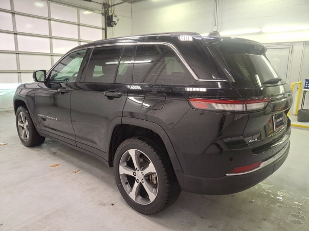Used 2023 Jeep Grand Cherokee Limited SUV