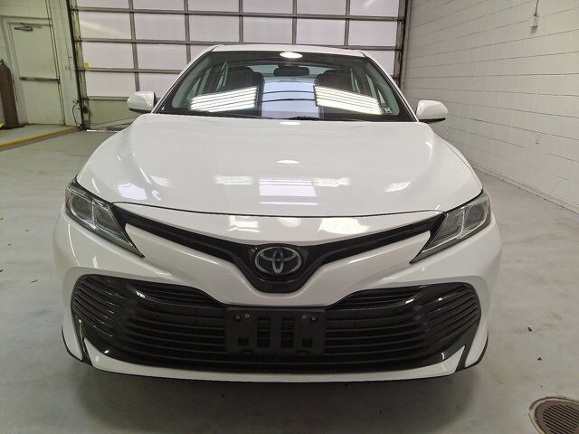2020 Toyota Camry LE photo 2