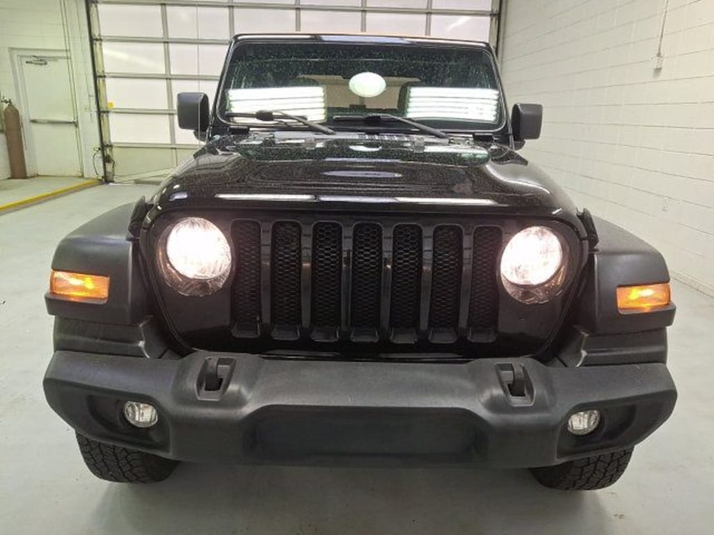 Used 2020 Jeep Wrangler Black & Tan SUV