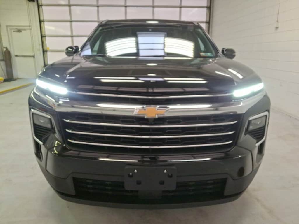 Used 2025 Chevrolet Traverse LT SUV