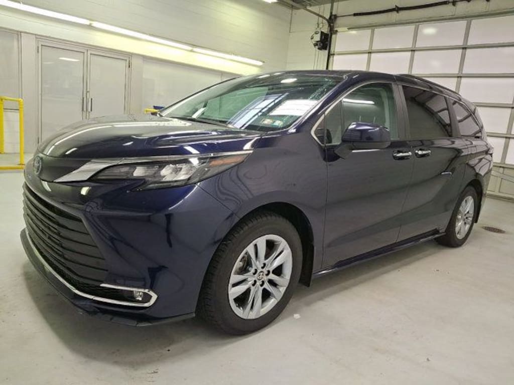 Used 2024 Toyota Sienna XLE Minivan/Van