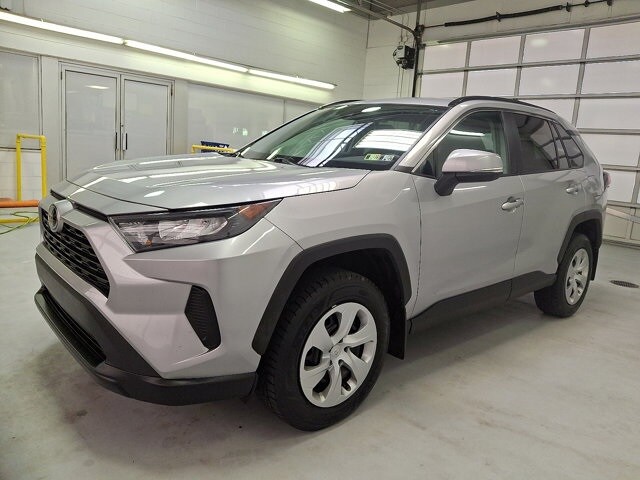 2020 Toyota RAV4 LE photo 2
