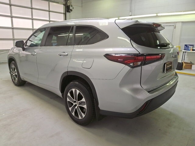 2024 Toyota Highlander XLE photo 3