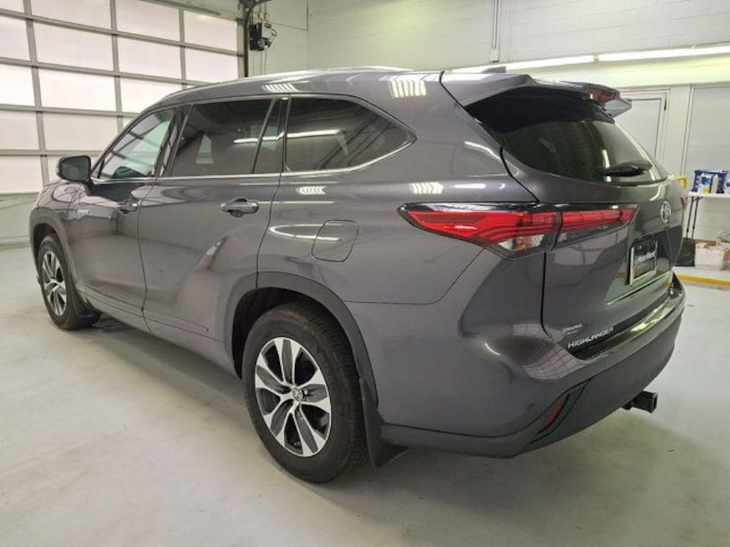 Used 2020 Toyota Highlander Hybrid XLE SUV