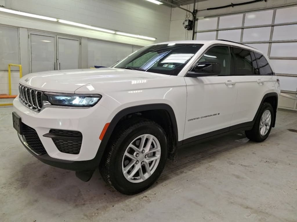 Used 2025 Jeep Grand Cherokee Laredo SUV