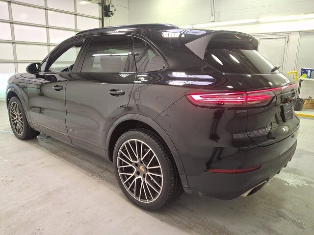 2023 Porsche Cayenne Base photo 2