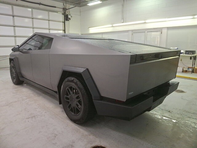 2025 Tesla Cybertruck photo 4