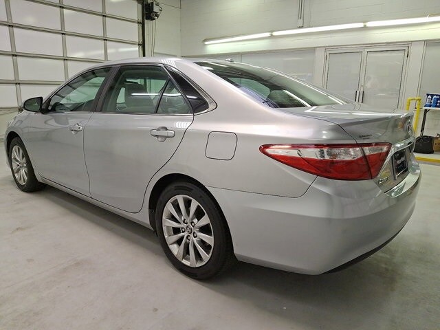 2016 Toyota Camry XLE photo 4