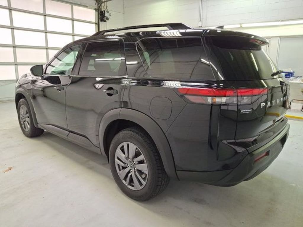 Used 2025 Nissan Pathfinder SV SUV