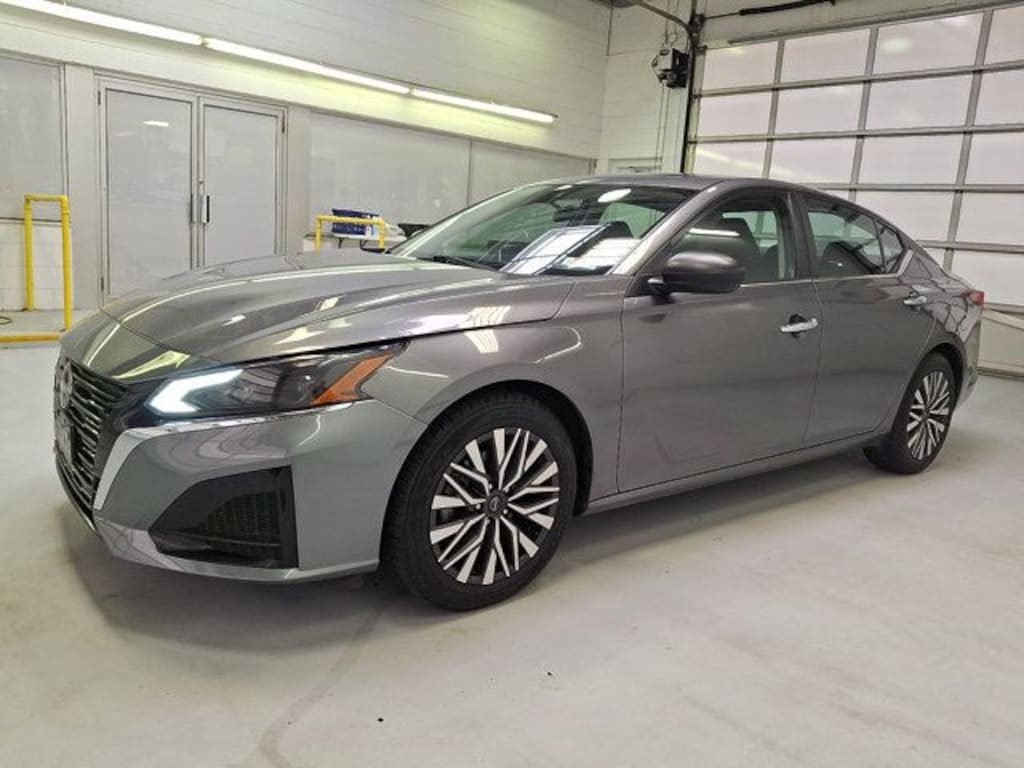 Used 2024 Nissan Altima 2.5 SV Sedan