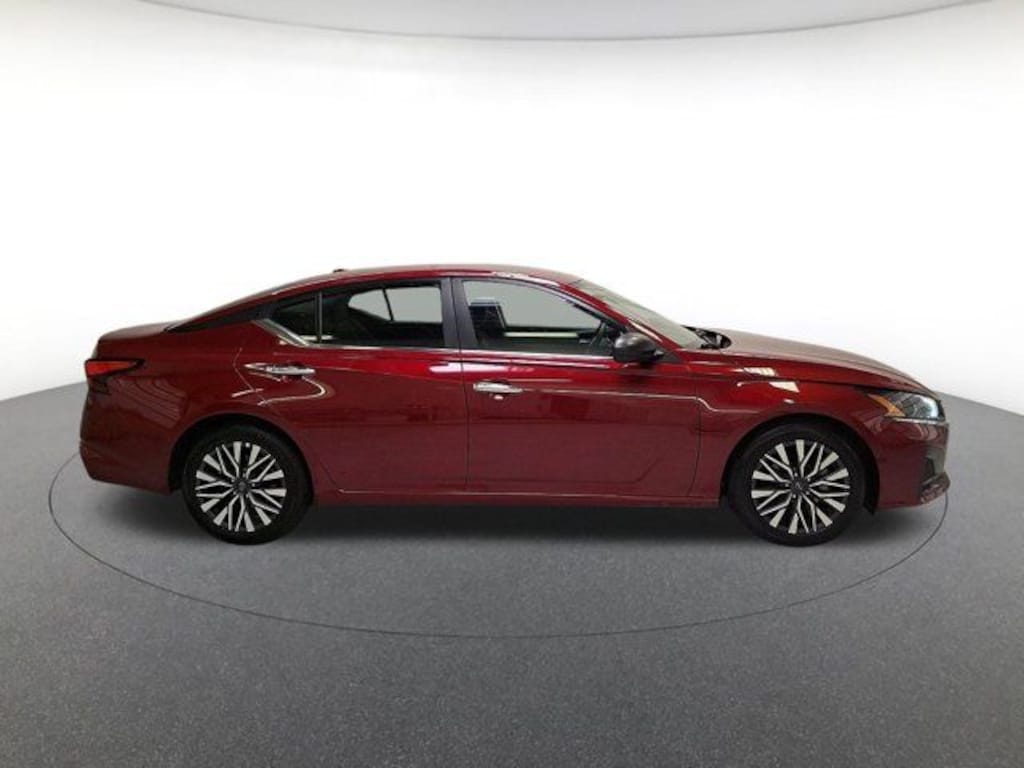 Used 2024 Nissan Altima 2.5 SV Sedan