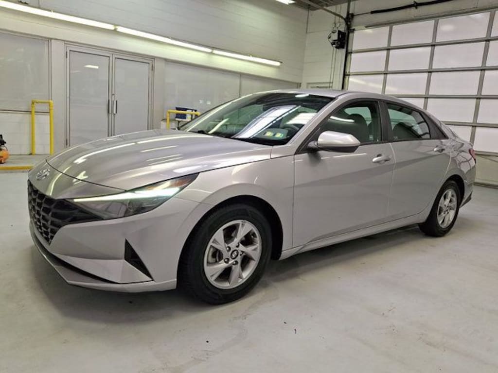 Used 2021 Hyundai Elantra SE Sedan