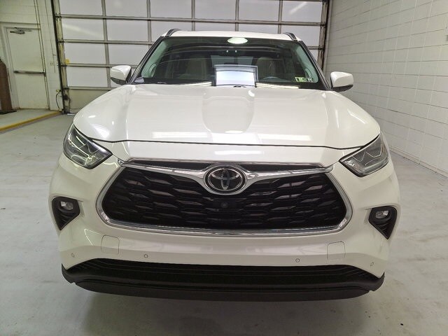 2021 Toyota Highlander Limited photo 2