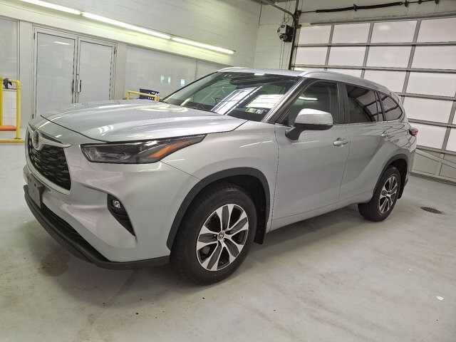 2024 Toyota Highlander XLE photo 2