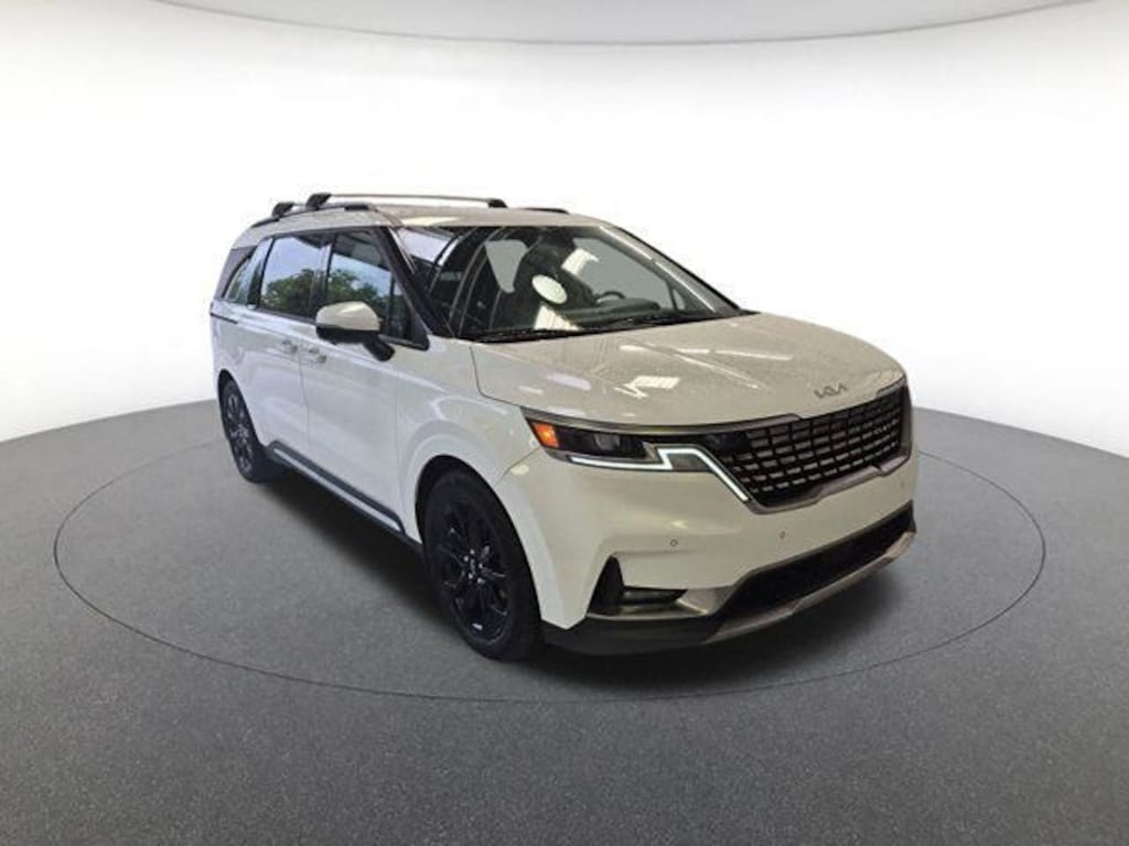 Used 2024 Kia Carnival SX Minivan/Van