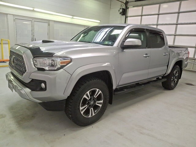 2019 Toyota Tacoma TRD Sport photo 3