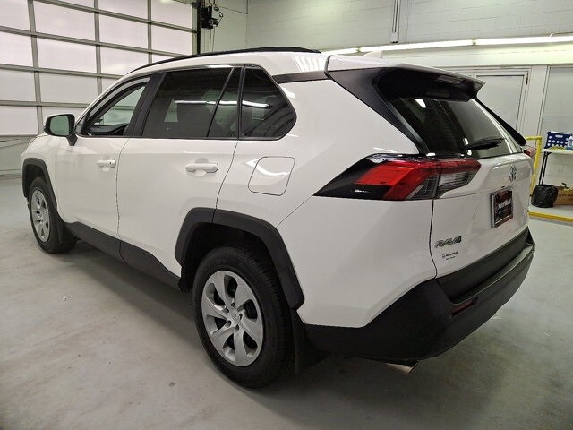 2019 Toyota RAV4 LE photo 3