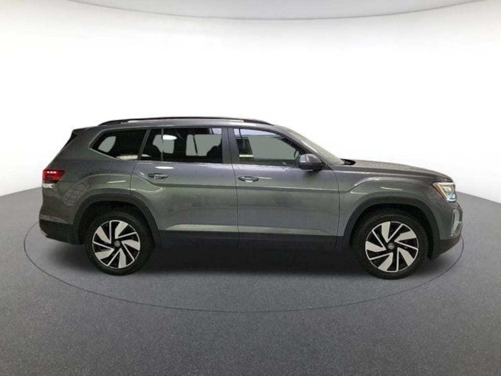 Used 2025 Volkswagen Atlas 2.0T SE w/Technology SUV