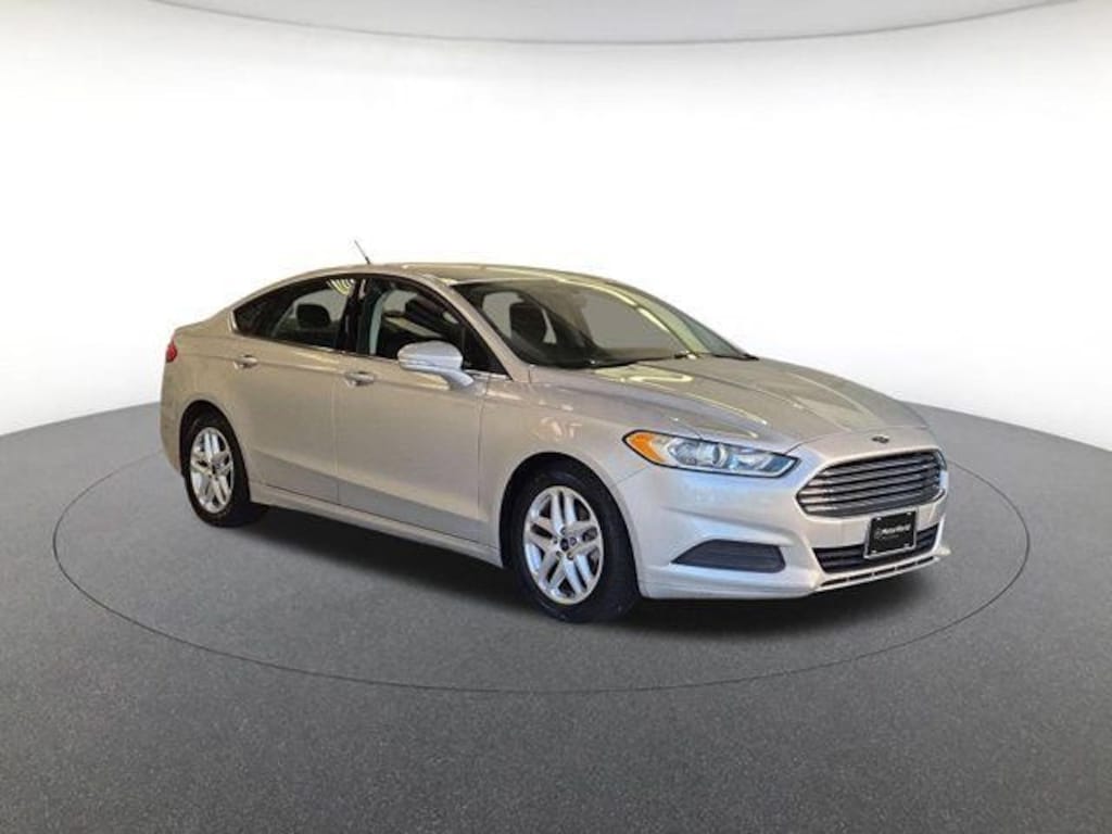 Used 2015 Ford Fusion SE Sedan