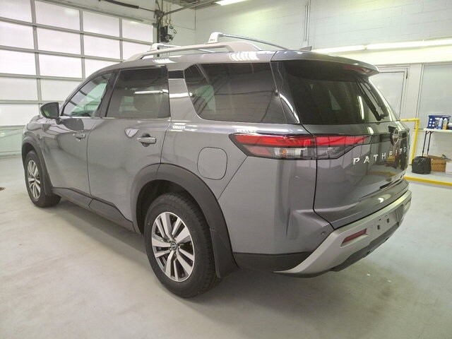 2022 Nissan Pathfinder SL photo 4