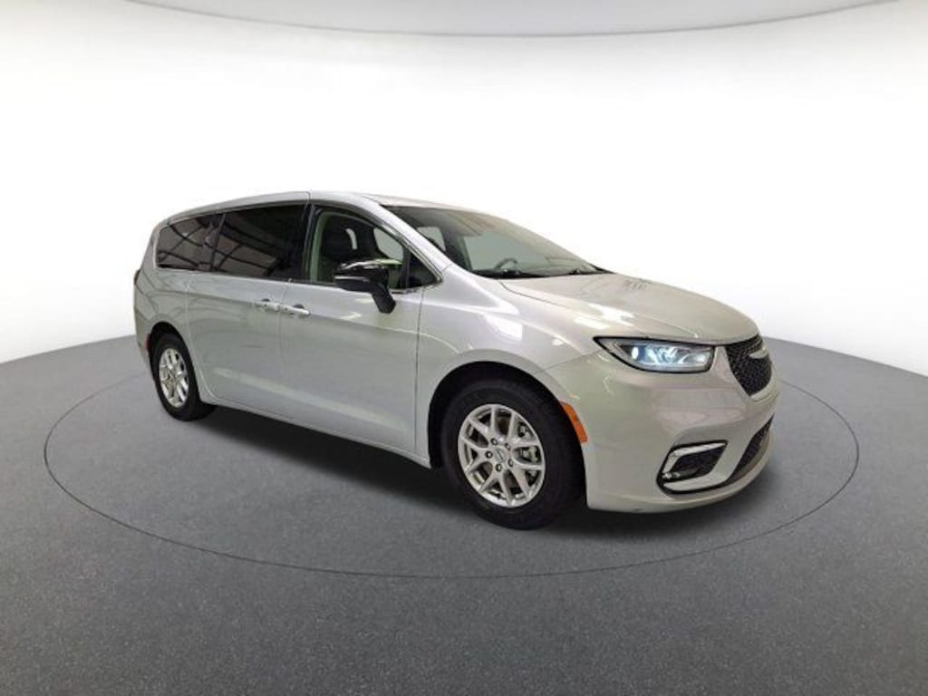 Used 2024 Chrysler Pacifica Touring L Minivan/Van