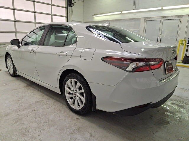 2023 Toyota Camry LE photo 3