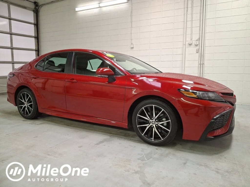 Used 2022 Toyota Camry SE Sedan