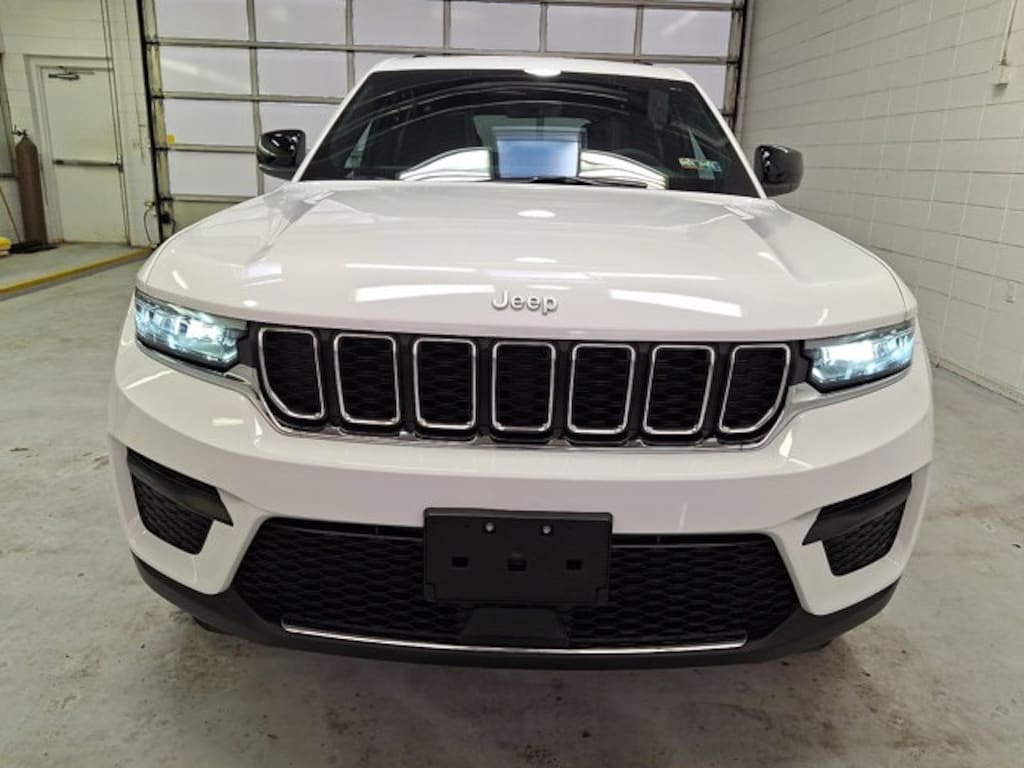 Used 2025 Jeep Grand Cherokee Laredo SUV