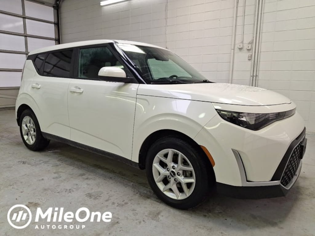 Used 2023 Kia Soul LX Hatchback