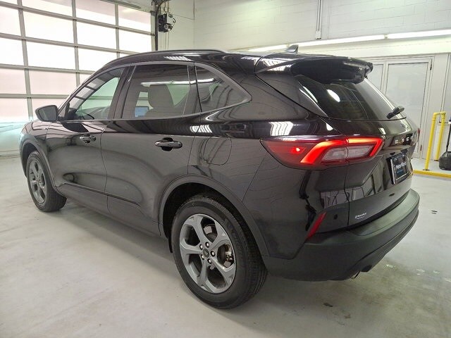 2025 Ford Escape ST-Line photo 4