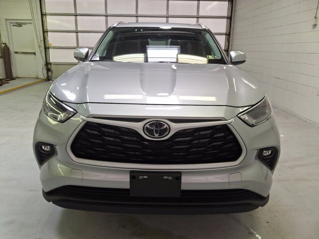 2024 Toyota Highlander XLE photo 2