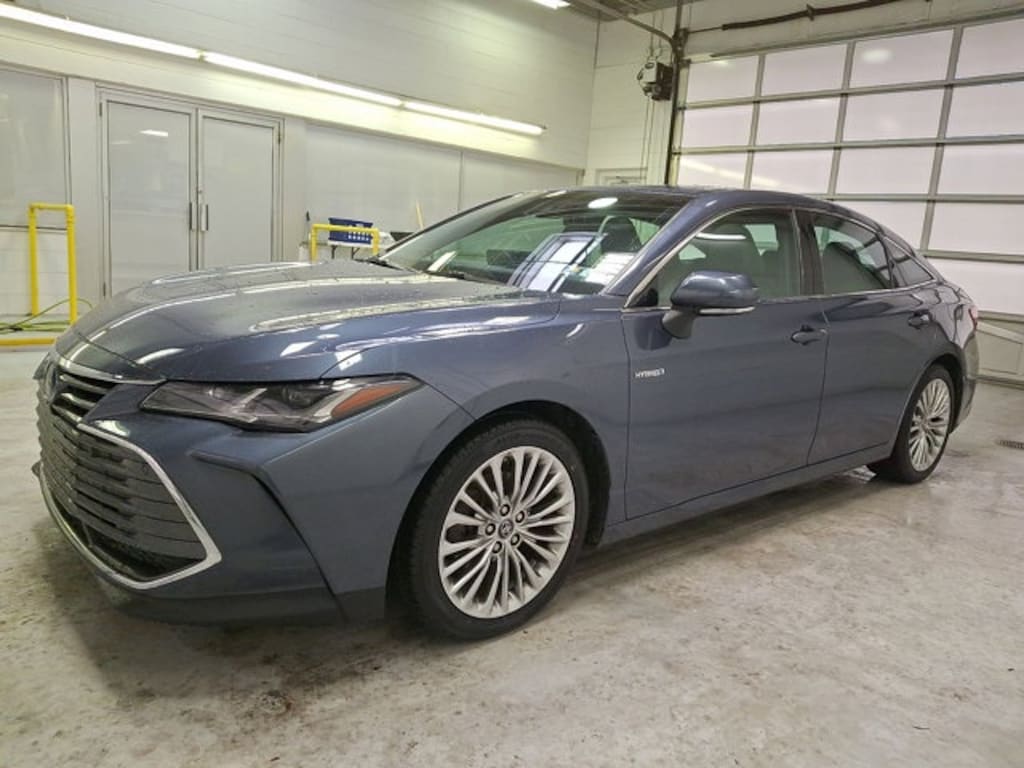 Used 2019 Toyota Avalon Hybrid Limited Sedan