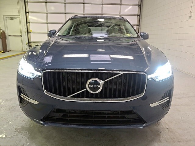 2022 Volvo XC60 B5 Momentum photo 2