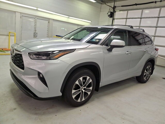 2022 Toyota Highlander XLE photo 3