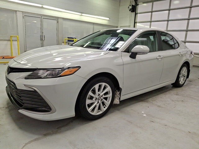 2023 Toyota Camry LE photo 2