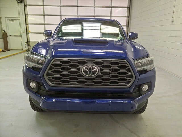 2023 Toyota Tacoma TRD Sport photo 2