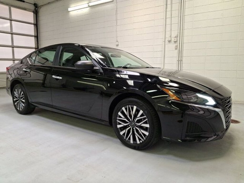 Used 2025 Nissan Altima 2.5 SV Sedan