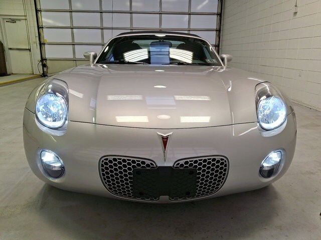 2008 Pontiac Solstice Base Convertible photo 2