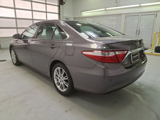 2015 Toyota Camry LE photo 4
