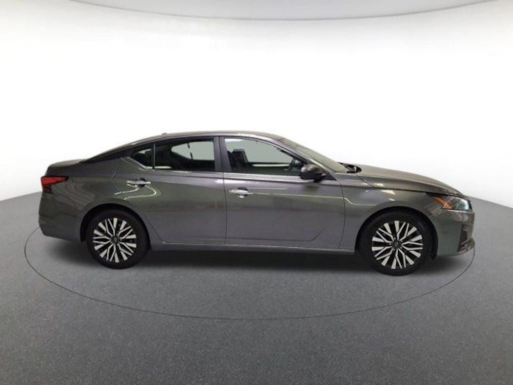 Used 2024 Nissan Altima 2.5 SV Sedan