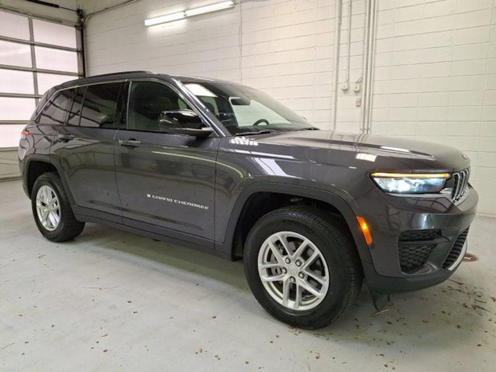 Used 2025 Jeep Grand Cherokee Laredo SUV