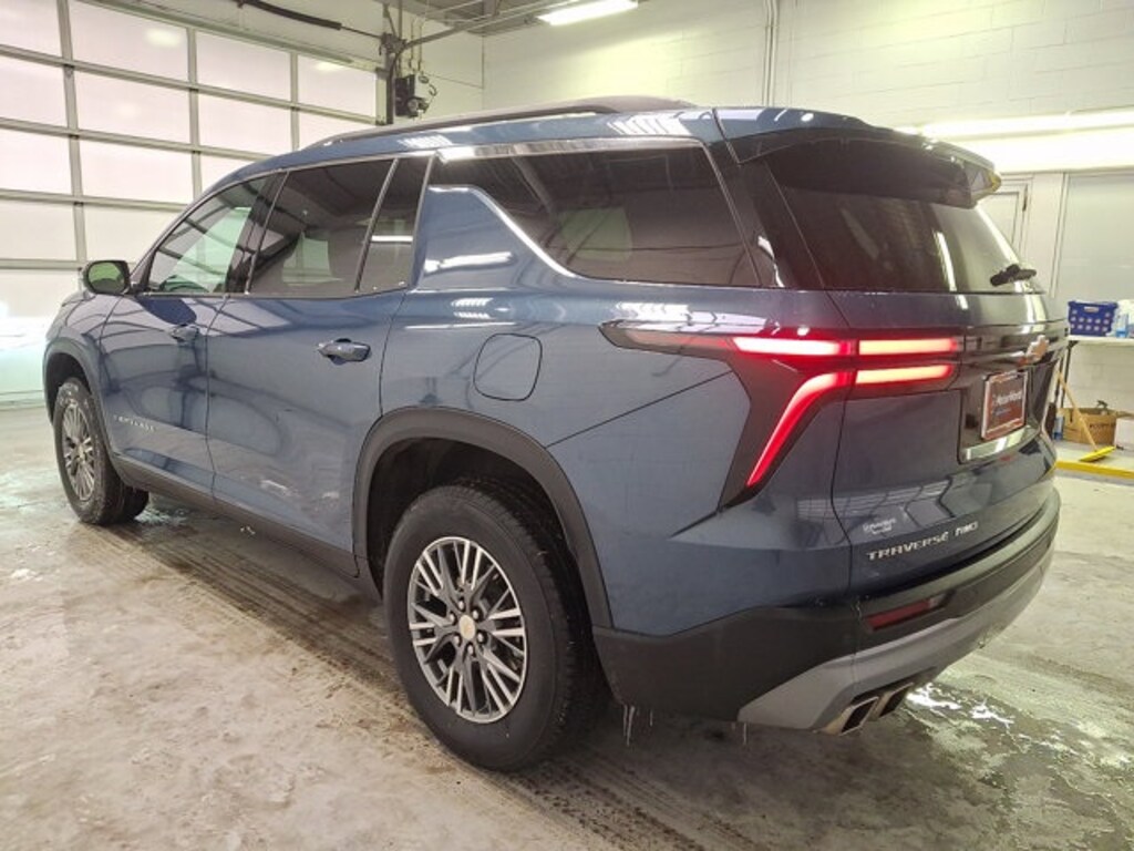 Used 2025 Chevrolet Traverse LT SUV